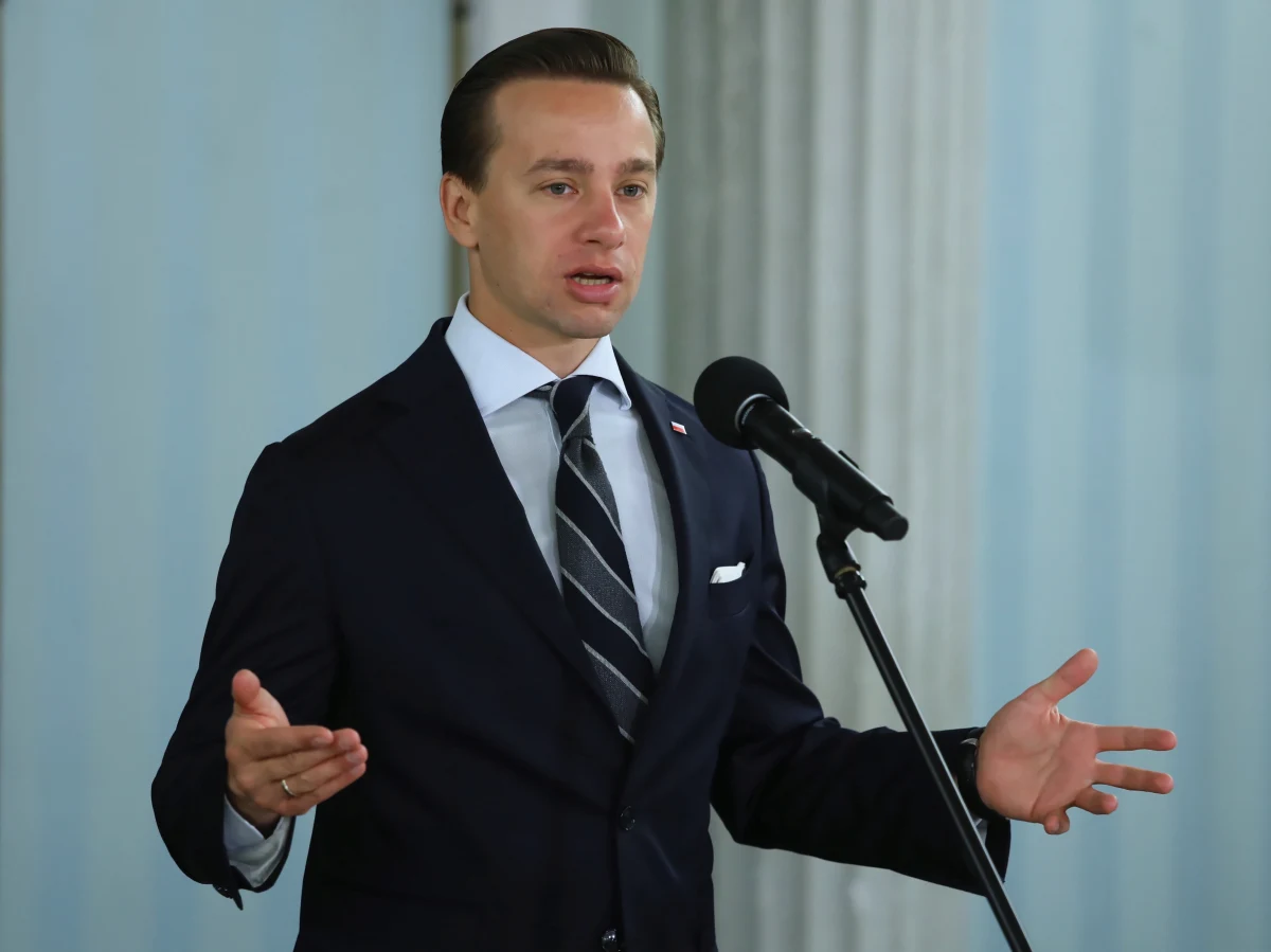 Wetowanie ustaw podnoszących podatki, kwotę wolną od podatku wynoszącą 31 tys. 200 zł, dobrowolny ZUS dla przedsiębiorców, obniżkę VAT na żywność i usunięcie biurokracji proponuje kandydat Konfederacji na prezydenta Krzysztof Bosak w swojej "Piątce dla gospodarki".