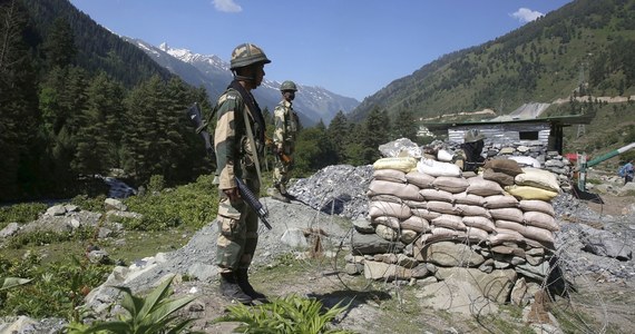 Chiny uwolniły 10 indyjskich żołnierzy, pojmanych w czasie niedawnych starć na spornej granicy w Himalajach - podała w piątek agencja Reutera i indyjskie media, powołując się na anonimowe źródła wojskowe w Delhi. Pekin nie potwierdza, że kogokolwiek schwytano.