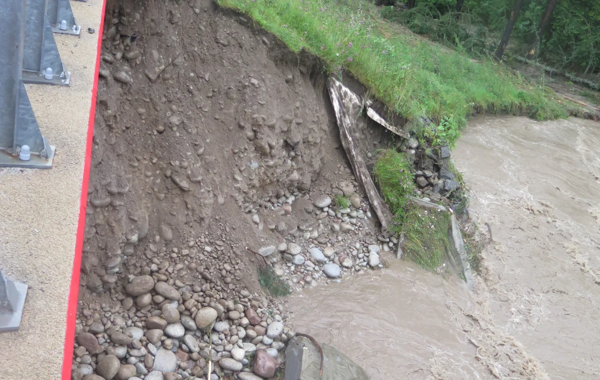 Rosną poziomy wód w rzekach województwa śląskiego. To skutki intensywnych opadów deszczu w tym rejonie. W ciągu całej piątkowej doby strażacy w woj. śląskim wykonali blisko 300 interwencji.
