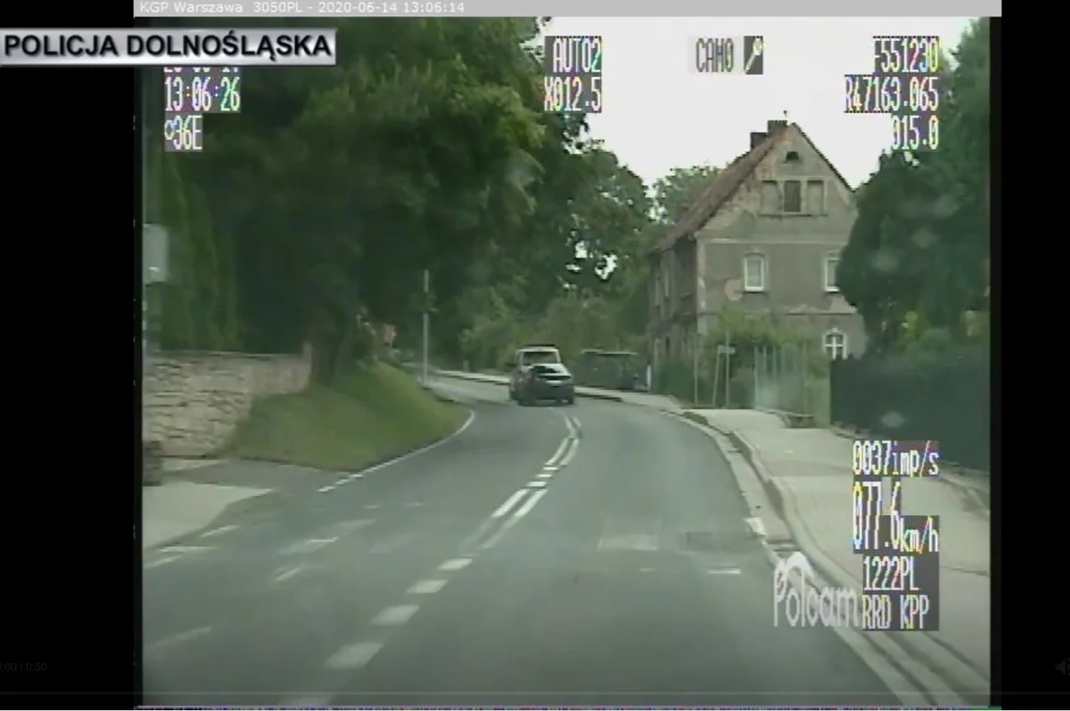 Policjanci ze Złotoryi zatrzymali 20-letniego kierowcę, który próbował uniknąć kontroli drogowej. Okazało się, że mężczyzna miał zakaz prowadzenia pojazdów mechanicznych. 