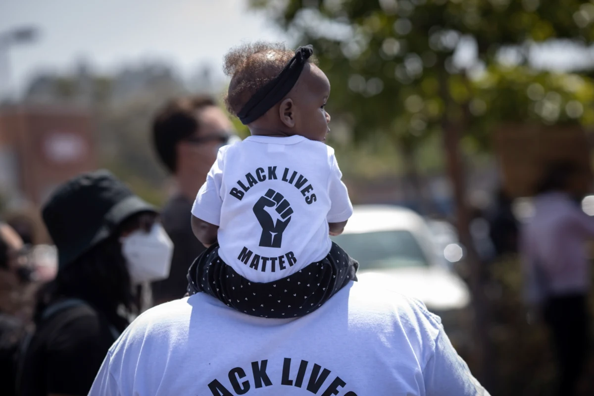 Wielotysięczne tłumy wyległy w piątek na ulice i place wszystkich dzielnic Nowego Jorku w ramach demonstracji przeciwko brutalności policji i obchodów Dnia Wyzwolenia (Juneteenth), który upamiętnia rocznicę ostatecznego zniesienia niewolnictwa w Ameryce.
