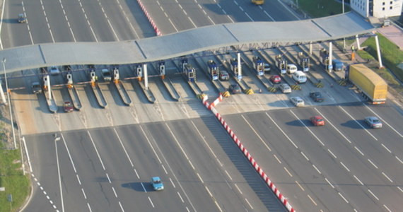 Będą kłopoty z przejazdem autostradą A4 w rejonie Katowic i Mysłowic. W nocy i rano ruch na autostradzie w obu kierunkach ma być całkowicie wstrzymywany. Weźcie to pod uwagę, jeśli na przykład planujecie jazdę na lotnisko w podkrakowskich Balicach.