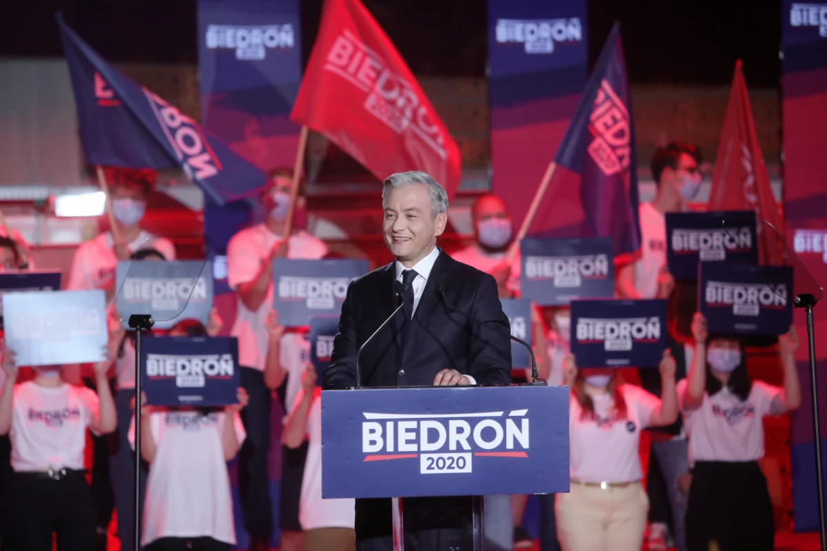 Kandydat Lewicy na prezydenta Robert Biedroń deklarował na sobotniej konwencji wyborczej, że jest w polityce dla zmiany. Upominał się m.in. o prawa kobiet, pracowników i lokatorów-ofiar "dzikiej reprywatyzacji" w Warszawie. Mówił też emeryturach dla służb mundurowych.