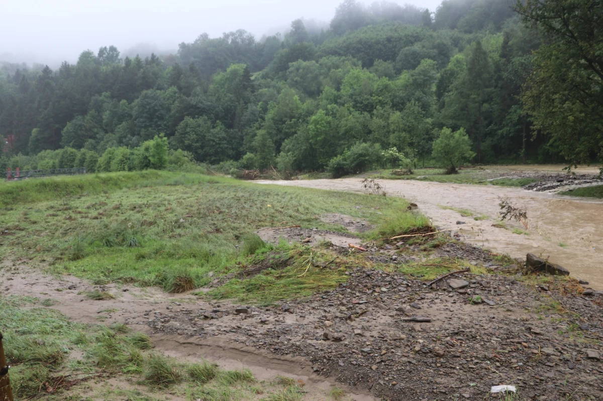 W Tatrach panują bardzo niekorzystne warunki turystyczne – padają ulewne deszcze, a wiele szlaków jest podtopionych. Woda zalega m.in. na szlaku wokół Morskiego Oka.