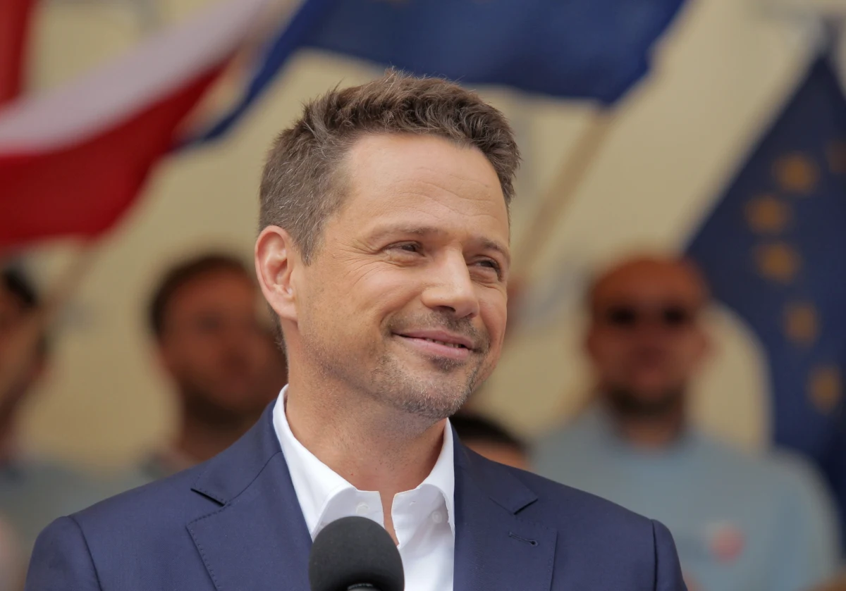 Rafał Trzaskowski zapowiedział, że jeśli wygra wybory, przy urzędzie prezydenta RP powstanie specjalna komisja krzywd, by pomagać osobom skrzywdzonym przez władzę PiS. Zadeklarował też, że jako prezydent RP będzie współpracować z rządem ws. pozyskiwania środków z UE.