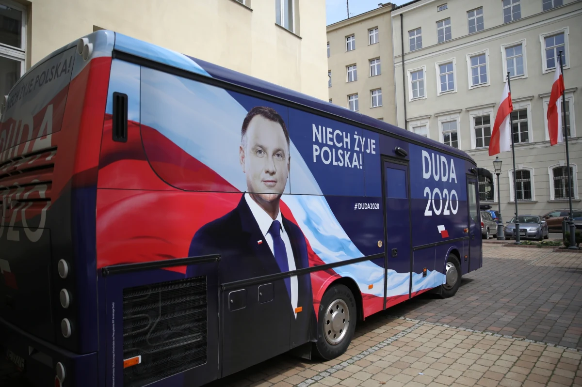 Niespełnione obietnice dotyczące podwyższenia kwoty wolnej od podatku, przewalutowania kredytów frankowych, wyrównania dopłat dla rolników i stworzenia funduszu medycznego wytknął prezydentowi Andrzejowi Dudzie sztab Rafała Trzaskowskiego. Dlaczego okłamał pan ludzi? – pyta sztab w spocie.