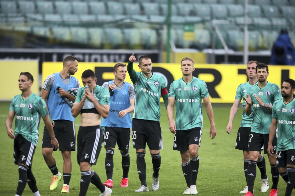 Legia Warszawa od wygranej 2:0 ze Śląskiem Wrocław rozpoczęła rundę finałową ekstraklasy i umocniła się na prowadzeniu w tabeli. Nad zajmującym drugie miejsce broniącym tytułu Piastem Gliwice ma aż 10 punktów przewagi, a do zakończenia sezonu pozostało już tylko sześć kolejek. Śląsk jest obecnie czwarty.