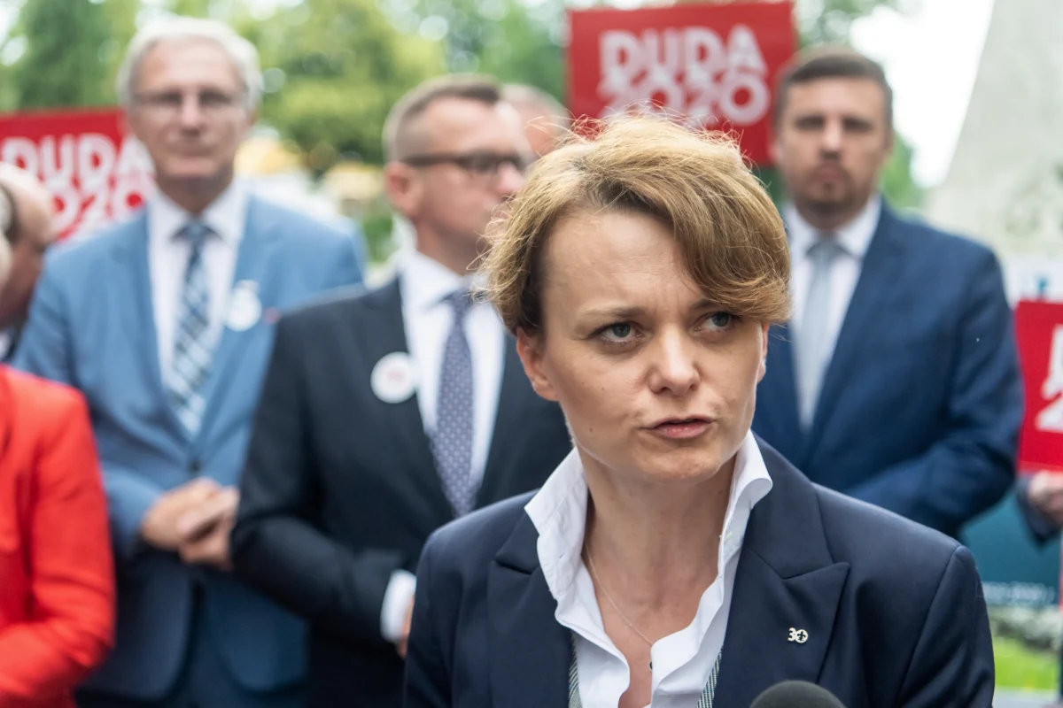 W przyszłym roku osiągniemy wzrost PKB blisko 4 proc. Będziemy jechać szybciej niż nasi zachodni partnerzy - mówi w poniedziałkowej "Gazecie Wyborczej" wicepremier, minister rozwoju Jadwiga Emilewicz.