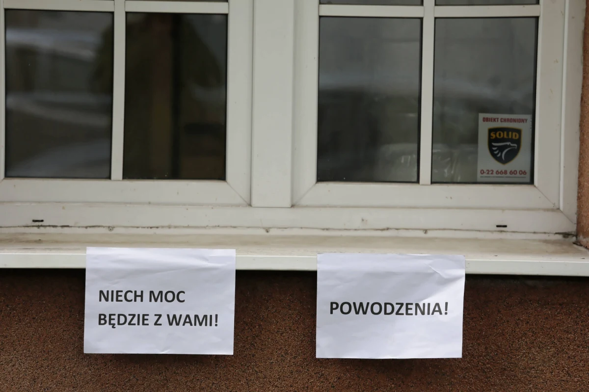 W poniedziałek przeprowadzone zostaną egzaminy maturalne z języka włoskiego na poziomie podstawowym i z języka łemkowskiego. Po południu egzamin z języka włoskiego na poziomie rozszerzonym. Egzamin pisemny z wybranego języka obcego nowożytnego na poziomie podstawowym jest jednym z obowiązkowych na maturze.
