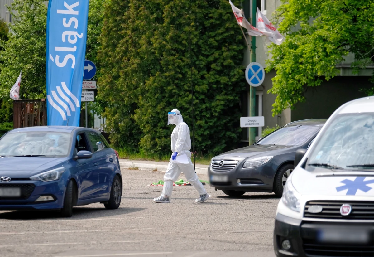 W ciągu ostatniej doby w kopalniach Jastrzębskiej Spółki Węglowej zdiagnozowano 97 kolejnych przypadków koronawirusa. Najwięcej - 73 nowe zakażenia - stwierdzono w kopalni Budryk. Wzrasta jednocześnie liczba ozdrowieńców w górnictwie. Od niedzieli przybyły 84 takie osoby.
