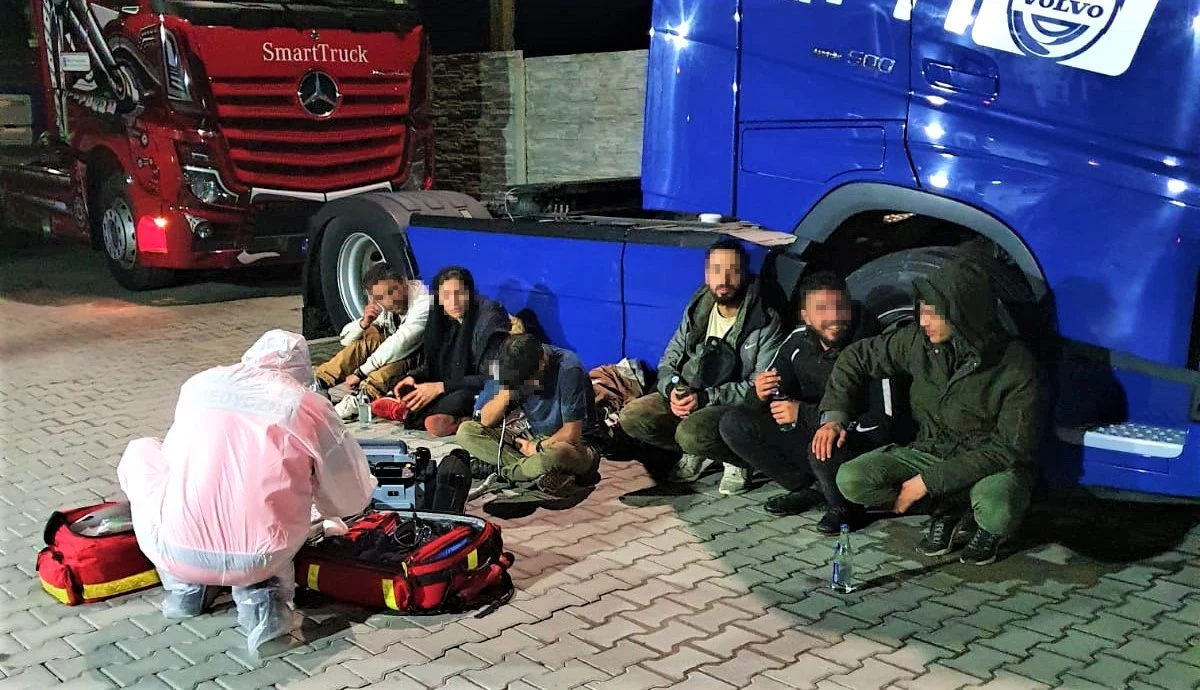 Sześcioro imigrantów z Syrii i Afganistanu, którzy nielegalnie przedostali się do Polski w transporcie arbuzów z Grecji zostało zatrzymanych w Humniskach (pow. brzozowski) na Podkarpaciu. Celem obcokrajowców były Niemcy i Szwecja.