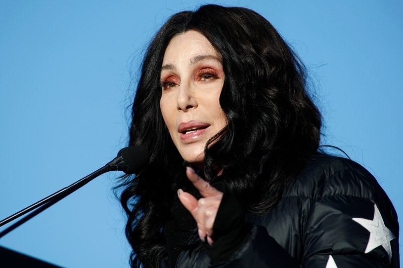 Amerykański taboid donosi, że Cher zmaga się ze śmiertelną chorobą. Według ich informacji piosenkarka jest przykuta do łóżka. 