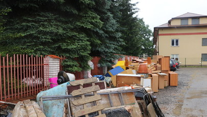 Małopolska: Pierwsze wypłaty dla poszkodowanych w ulewach trafiły na konta gmin 