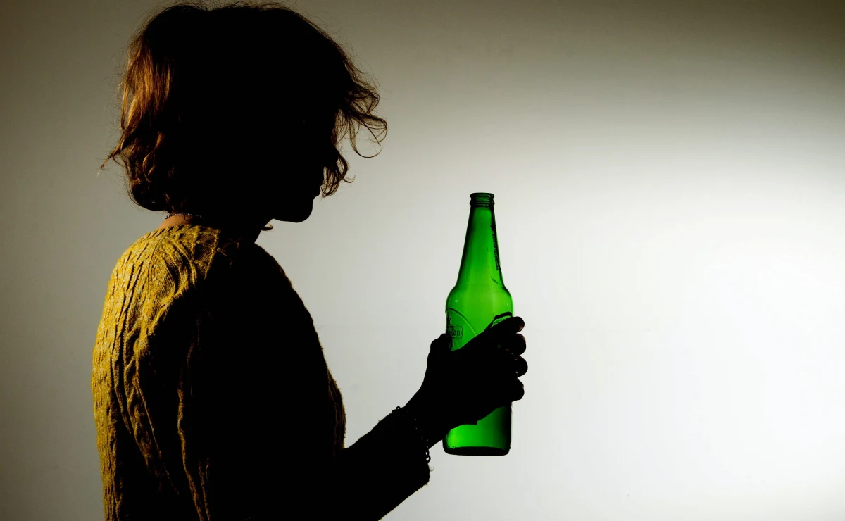 Policjanci zatrzymali dwie kobiety, które mając po dwa promile w wydychanym powietrzu zajmowały się czwórką dzieci w wieku od półtora roku do 9 lat. 