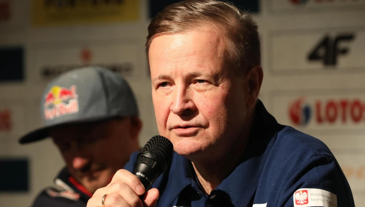 ​"Planuję poddać się badaniu w środę. Od piątku nie ruszam się z mieszkania" - mówi RMF FM prezes Polskiego Związku Narciarskiego Apoloniusz Tajner. Dzisiaj Adam Małysz, jeden z dyrektorów PZN, poinformował, że jest zakażony koronawirusem.