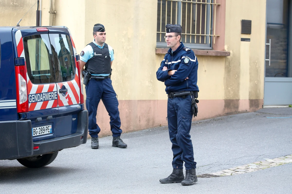 W poniedziałek policja w Dijon przeprowadziła trzecią akcję w dzielnicy Les Gresilles w związku z zamieszkami, do których doszło w tym mieście 10-15 czerwca. Za posiadanie broni i narkotyków aresztowano dziewięć osób - poinformowała prokuratura.
