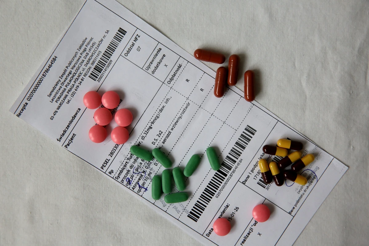 Jedna z największych sieci aptecznych zaczęła masowo profilować pacjentów. Zbierane dane medyczne przekazuje Microsoftowi i Amazonowi. Samorząd aptekarski oraz eksperci od ochrony danych osobowych są oburzeni - czytamy we wtorek w "Dzienniku Gazecie Prawnej".
