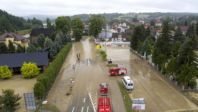 Podtopione domy, zalane ulice. Ponad 2 tys. wyjazdów strażaków do skutków nawałnic