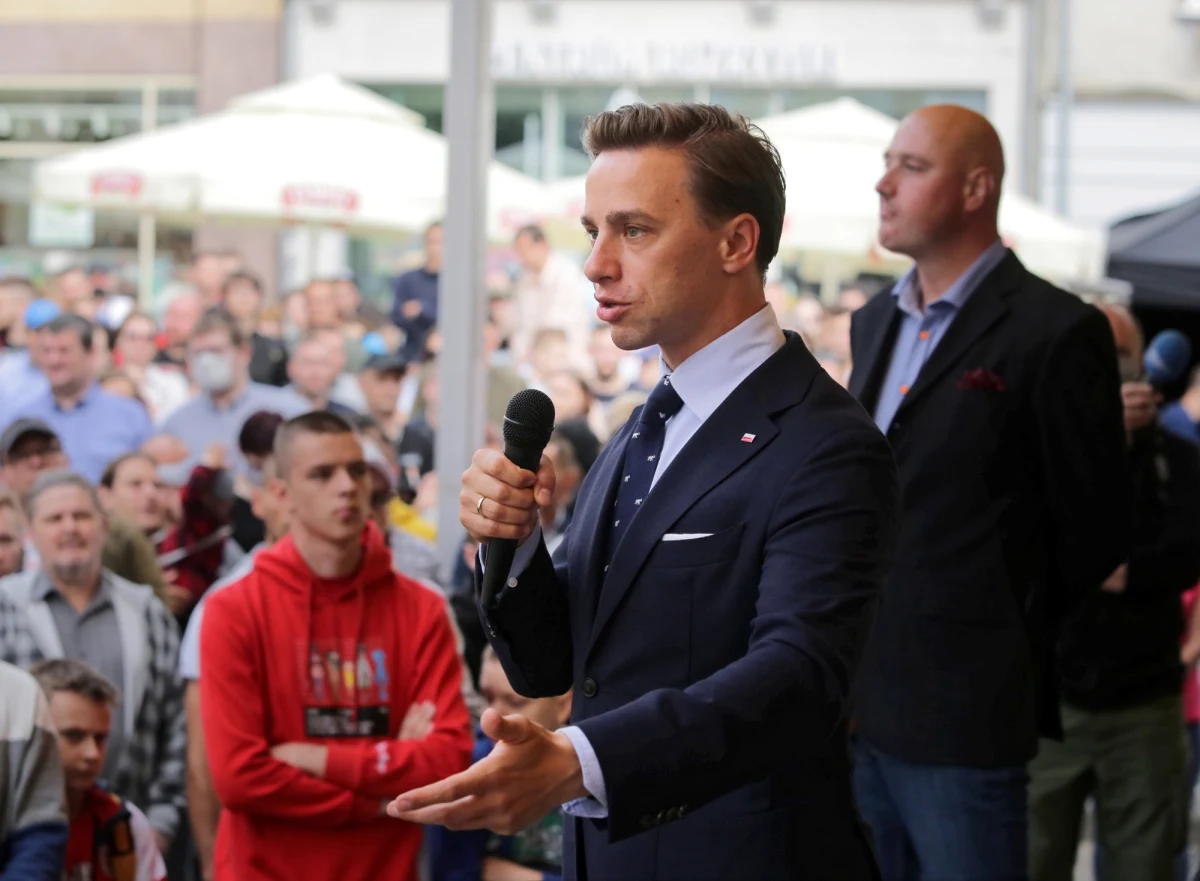 O problemach z głosowaniem korespondencyjnym za granicą w zbliżających się wielkimi krokami wyborach prezydenckich mówił dzisiaj w czasie wizyty w Grudziądzu kandydat Konfederacji Krzysztof Bosak. Podkreślał m.in., że pakiety wyborcze nie dotarły do "wielu osób" w Holandii i "setek osób" w Wielkiej Brytanii. "Spływają do nas sygnały, że Polacy nie będą mieli możliwości zagłosować" - alarmował i wezwał rząd "do działania". "Nie ma zgody na to, żeby pominąć wyborców Konfederacji za granicą, i na pozbawienie praw obywatelskich wyborców innych opcji" - oświadczył.