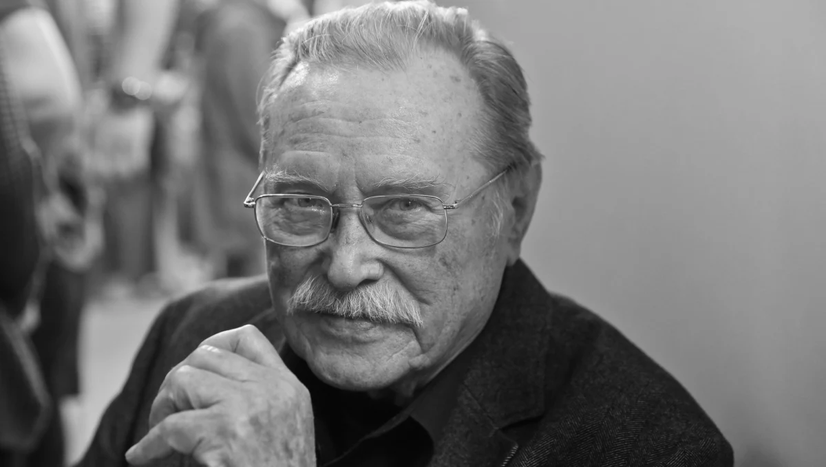 Był zwycięzcą; spełnionym artystą w zawodzie i szczęśliwym człowiekiem w życiu prywatnym - mówił b. prezes ZASP Krzysztof Kumor podczas pogrzebu aktora Emila Karewicza. Odtwórca m.in. ról Jagiełły w "Krzyżakach" i Hermanna Brunnera w "Stawce większej niż życie" spoczął we wtorek na stołecznych Powązkach Wojskowych.