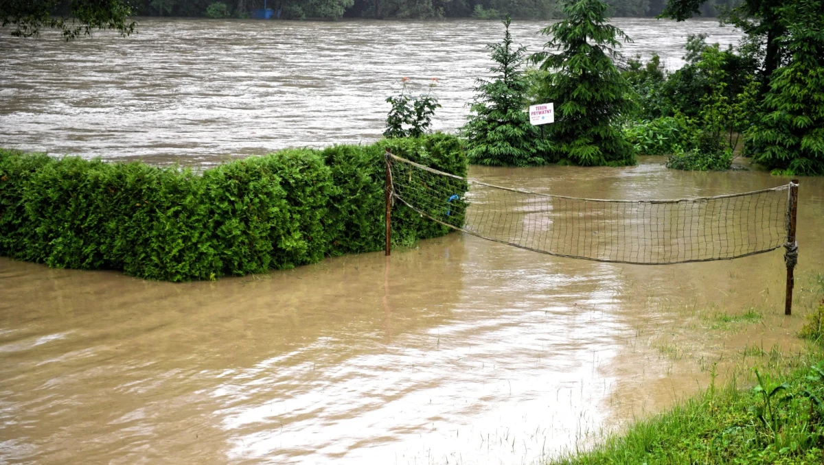IMGW we wtorek po południu wydało ostrzeżenie pierwszego stopnia przed burzami z gradem oraz silnym deszczem i burzami. Obecnie burze i silne deszcze przechodzą przez Lubelszczyznę.