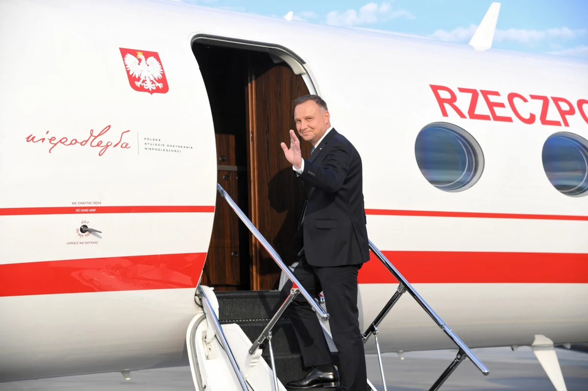Andrzej Duda poinformował o złożeniu dzisiaj w Sejmie projektu ustawy o Funduszu Medycznym, który opiewać ma rocznie na kwotę 4 mld złotych. Plan stworzenia takiej dodatkowej puli środków, które mają wzmocnić polską służbę zdrowia, prezydent ogłosił w pierwszych dniach marca, tuż po burzy wokół przyznania mediom publicznym dodatkowych niemal 2 mld złotych.
