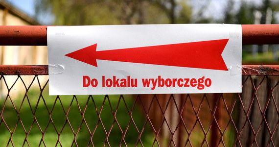W całej Polsce powołano blisko 207 tys. osób do ponad 27 tys. obwodowych komisji wyborczych - powiedziała szefowa KBW Magdalena Pietrzak. Prawie 15 tys. komisji powołano w pełnym składzie, a minimalne, trzyosobowe składy występują tylko w szpitalach i DPS.