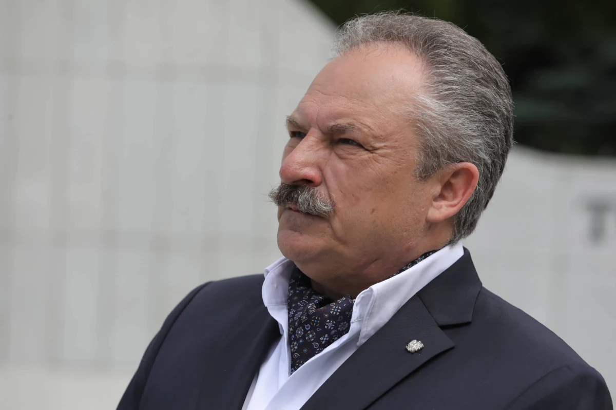 Prezydent ma zbyt słabą rolę w państwie polskim, mimo, że ma największy mandat, ponieważ głosują na niego miliony ludzi. Taki człowiek powinien mieć większe kompetencje - ocenił w środę kandydat na prezydenta Marek Jakubiak.