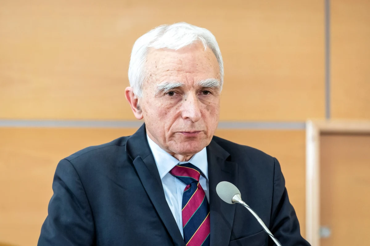 "To jest kwestia zbudowania 6 do 9 gigawatów mocy elektrowni jądrowych" - tak pełnomocnik rządu do spraw bezpieczeństwa energetycznego kraju Piotr Naimski mówi w RMF FM o polsko-amerykańskim porozumieniu w sprawie budowy pierwszej polskiej elektrowni jądrowej. Wczoraj w Waszyngtonie prezydenci Andrzej Duda i Donald Trump ogłosili, że Amerykanie mają budować elektrownię jądrową w Polsce. Stwierdzili, że prace są zaangażowane.