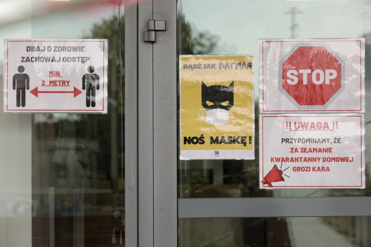 "Mamy 298 nowych przypadków zakażenia koronawirusem" - poinformowało w czwartek Ministerstwo Zdrowia. W najnowszym komunikacie resort informuje też o śmierci 16 osób. 