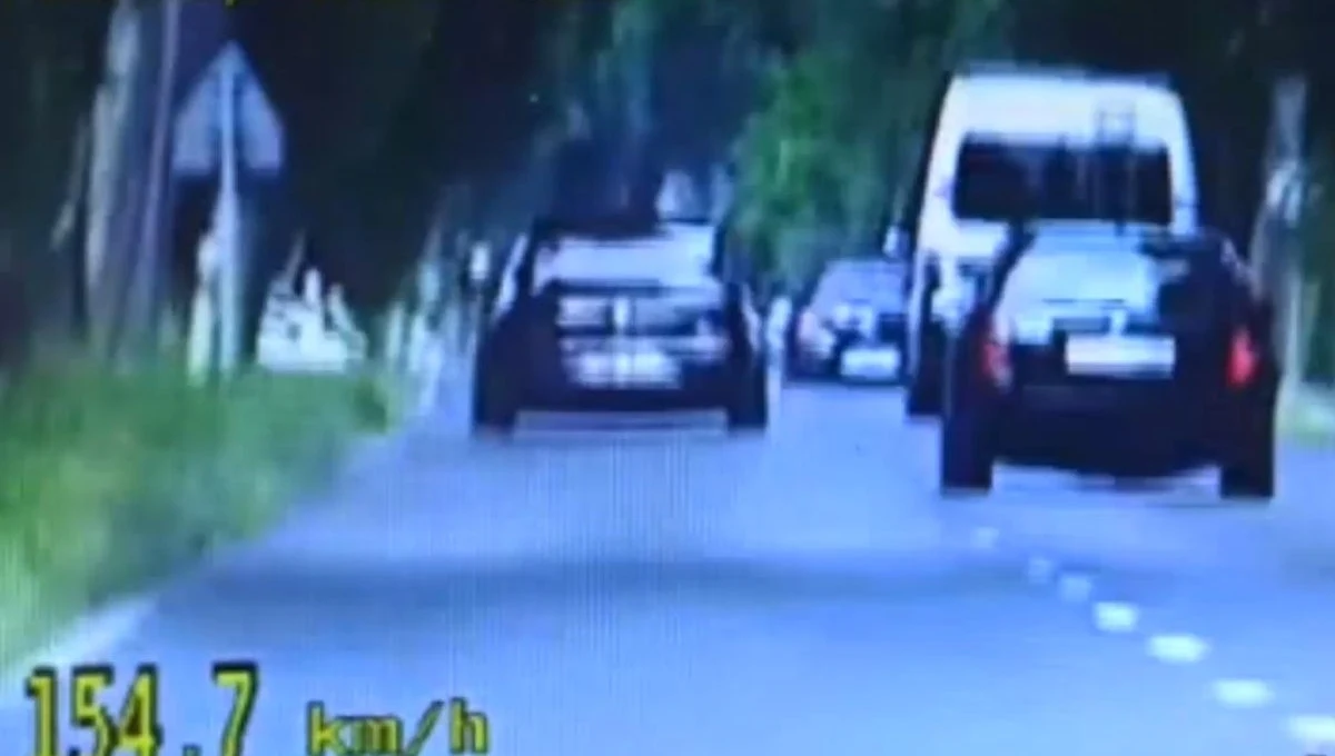 Policjanci z gorzowskiej drogówki zatrzymali 28-latka, który w terenie zabudowanym, przy ograniczeniu prędkości do 70 km/h jechał swoim volkswagenem 171 km/h. Funkcjonariusze zatrzymali jego prawo jazdy i skierowali wniosek o ukaranie do sądu – poinformował w czwartek rzecznik lubuskiej policji Marcin Maludy.