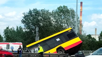 Wypadek autobusu w Warszawie. Jakie były przyczyny?