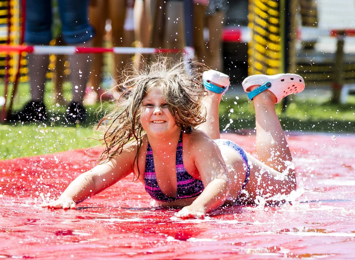W ostatnich tygodniach w Finlandii utrzymują się rekordowo wysokie temperatury - w czwartek zanotowano 33,4 stopnia Celsjusza. Poprzednio w czerwcu powyżej 33 stopni ciepła było w kraju w 1939 roku - poinformował Fiński Instytut Meteorologiczny.