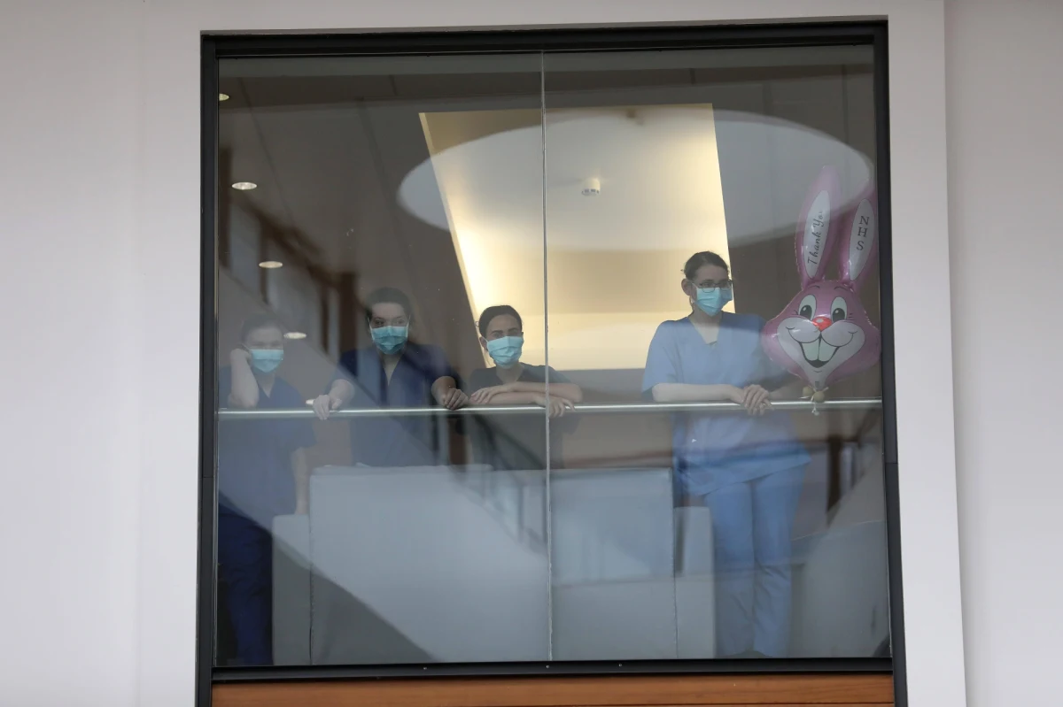 Lekarze rozważają protest przeciwko zaostrzeniu kar za błędy medyczne. Ich zdaniem znowelizowany - przy okazji tarczy antykryzysowej 4.0 - przepis 37a kodeksu karnego uderzy przede wszystkim w ich środowisko - donosi w piątek "Rzeczpospolita".