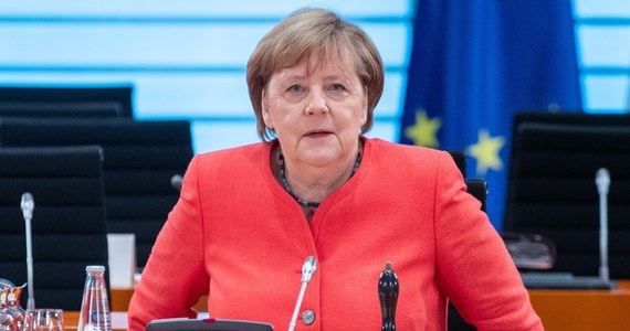 W wywiadzie dla dziennika "Le Monde" kanclerz Niemiec Angela Merkel ocenia, że w interesie jej kraju leży, by Unia Europejska nie upadła, oraz wzywa państwa członkowskie do zrozumienia krajów, które "cierpiały z powodu komunizmu". 1 lipca Niemcy na pół roku obejmują prezydencję w Radzie Unii Europejskiej.