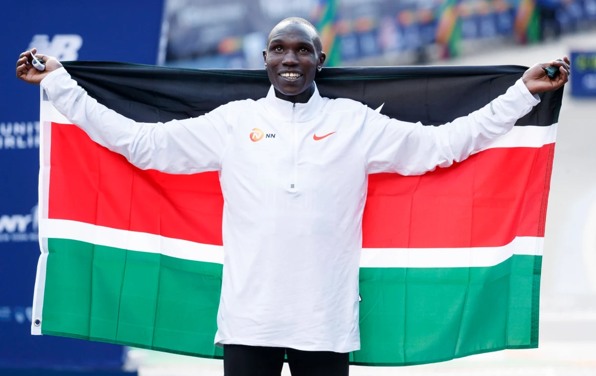 Trzykrotny mistrz świata i rekordzista globu w półmaratonie Kenijczyk Geoffrey Kamworor został potrącony przez motocykl. Ma złamaną nogę. Do wypadku doszło podczas treningu w Kenii. 