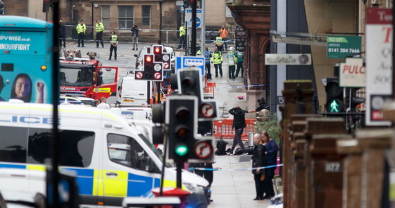 Sprawcą piątkowego ataku w Glasgow był azylant z Sudanu, który od pewnego czasu miał problemy psychiczne, skarżył się na warunki w hotelu, gdzie był zakwaterowany i groził innym tam mieszkającym - podają brytyjskie media. 