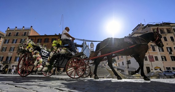 Osiem osób zakażonych koronawirusem zmarło ostatniej doby we Włoszech, co jest rekordowo niską liczbą od początku pandemii w tym kraju. Zanotowano 175 nowych zakażeń, czyli mniej niż w minionych dniach. Bilans zmarłych wzrósł do 34 716 - podało w sobotę ministerstwo zdrowia.