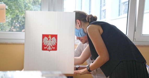 Na godzinę 17:00 w Warszawie w wyborach prezydenckich frekwencja wyniosła 54,76  procent - podała Państwowa Komisja Wyborcza.
