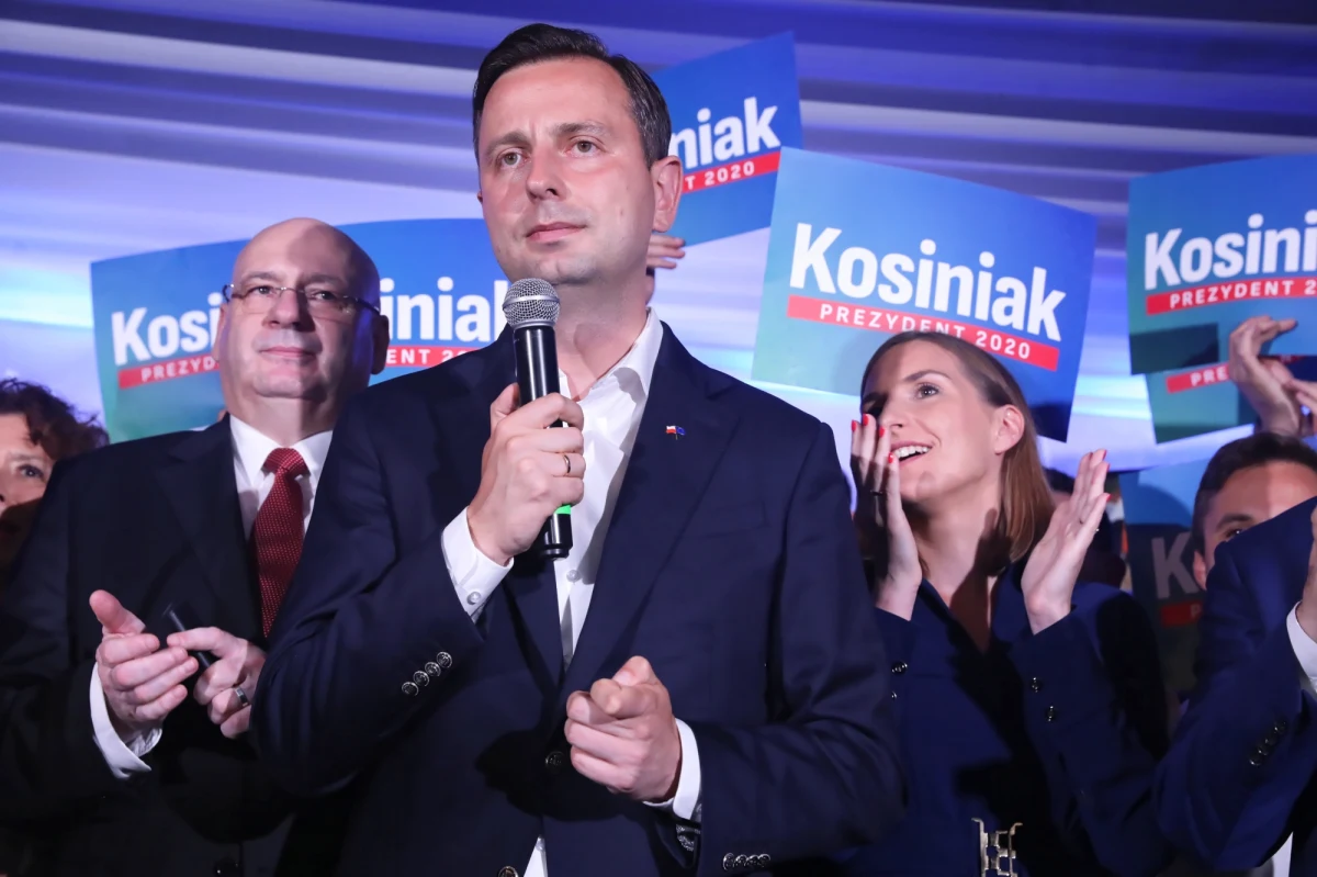 Ten finał nie daje mi satysfakcji - mówił szef PSL Władysław Kosiniak-Kamysz po ogłoszeniu sondażowych wyników niedzielnych wyborów prezydenckich. Nie wierzę, że z bratobójczej wojny wyjdzie na końcu coś dobrego, ale taka jest decyzja, a ja szanuję decyzję moich rodaków – dodał.