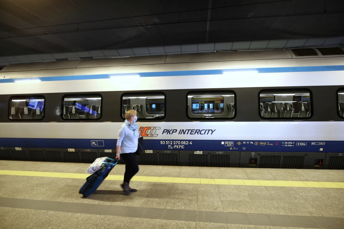 Nowe połączenia, szybszy dojazd nad morze i w góry, więcej pociągów między dużymi miastami oraz powrót połączeń międzynarodowych - zapowiada PKP Intercity S.A w wakacyjnym rozkładzie jazdy. Zaczął obowiązywać od 14 czerwca. A będzie obowiązywał do 
29 sierpnia. 