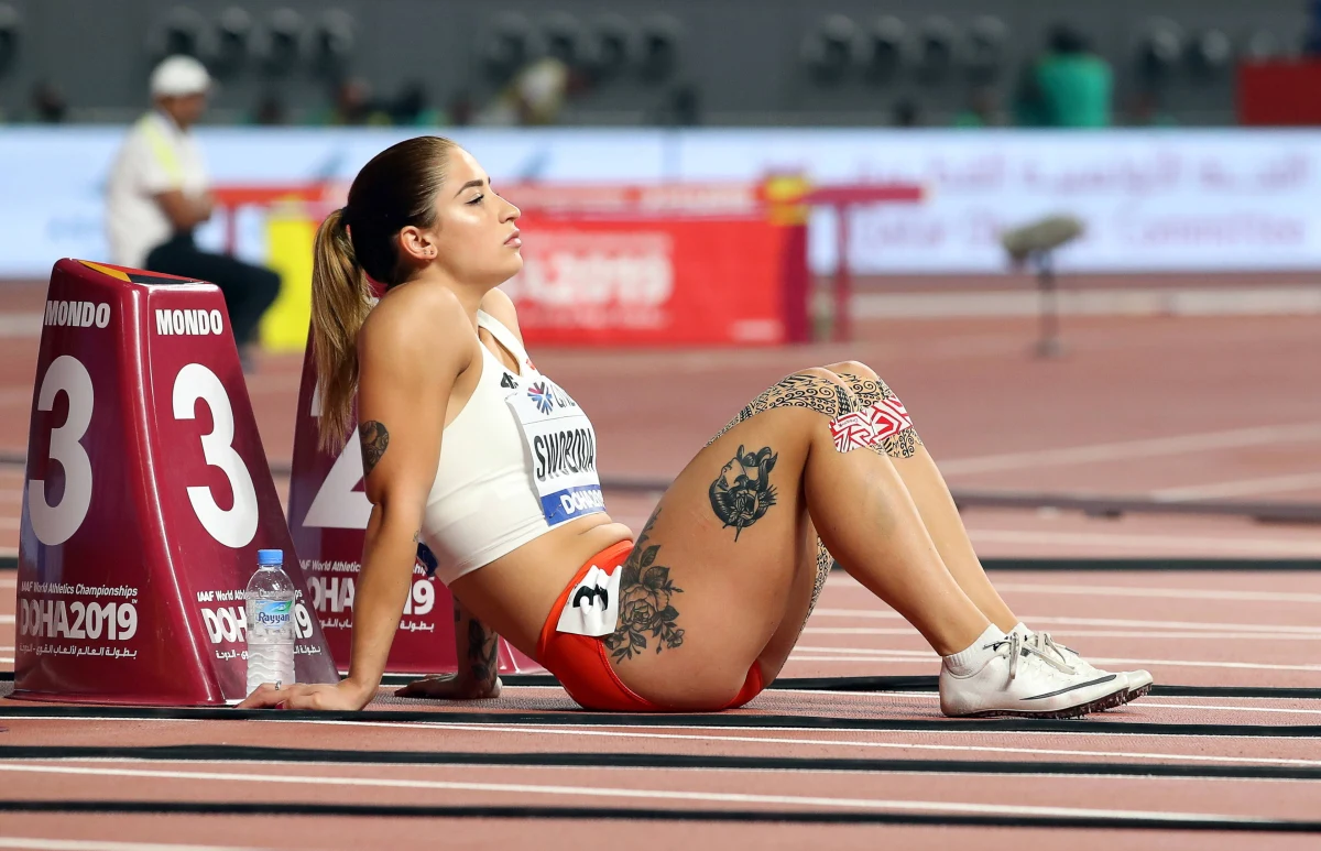 Lekkoatleci po czasie zamknięcia i treningów w domu wrócili już na stadiony i planują najbliższe starty. Halowa mistrzyni Europy w biegu na 60 m, Ewa Swoboda, w tym sezonie planuje 4 krajowe starty. Na razie przygotowuje się do nich w rodzinnych stronach, ale 1 lipca rozpocznie zgrupowanie w Spale. „Trochę się boję, ale jak trzeba to trzeba” – przyznaje lekkoatletka. O najbliższych startach, ale też m.in. o tęsknocie za wyjazdami na zawody z Ewą Swobodą rozmawiał Wojciech Marczyk z redakcji sportowej RMF FM.  