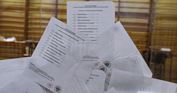 Według danych z 99,78 proc. obwodów frekwencja w wyborach prezydenckich wyniosła 64,4 proc. - poinformował przewodniczący PKW Sylwester Marciniak. To rekord - zaznaczył. Z danych opublikowanych przez Państwową Komisję Wyborczą wynika, że ponad 80-procentową frekwencję zanotowano m.in. w trzech zachodniopomorskich gminach. W wielu gminach do urn poszło ponad 70 procent uprawnionych. 