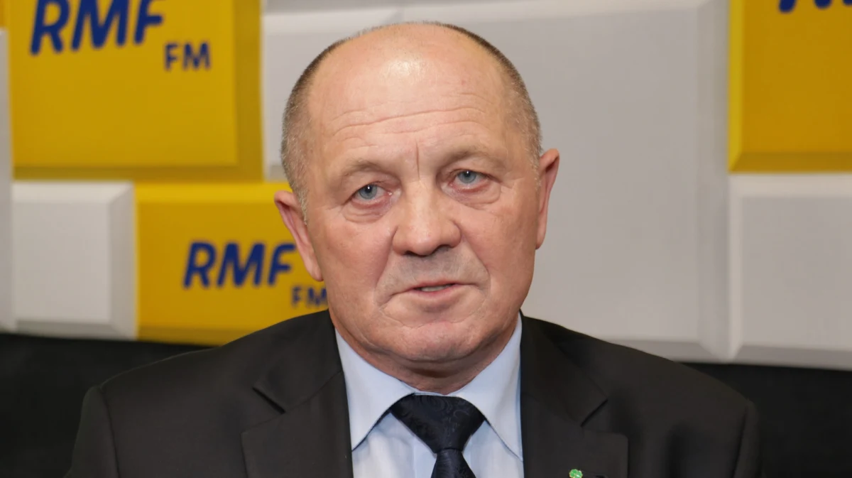 "Jest lekko podłamany" – przyznał w Popołudniowej rozmowie w RMF FM poseł PSL Marek Sawicki, nawiązując do wyniku wyborczego prezesa Stronnictwa Władysława Kosiniaka-Kamysza. Ten w niedzielnych wyborach uzyskał 2,37 proc. głosów. "Napracował się od listopada bardzo ciężko. Dzień w dzień w terenie. Dzień w dzień w kampanii. Praca ze sztabem, praca z ludźmi. Wykonał kawał dobrej roboty" – stwierdził. Mimo niskiego wyniku w głosowaniu, Sawicki broni swojego szefa. "Pokazał, że jest politykiem z koncepcją, z programem, z propozycją dla Polaków" - mówił. 