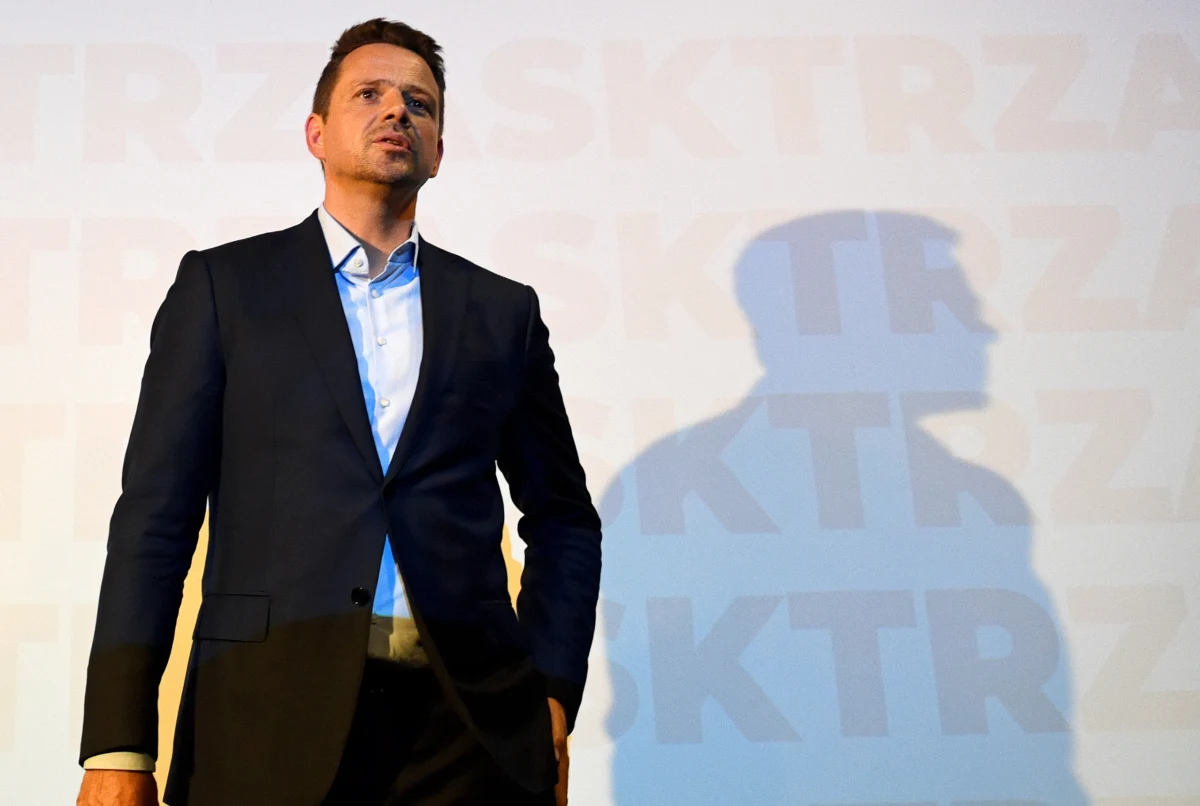 "Właśnie otrzymałem zaproszenie na bezpośrednią debatę z Andrzejem Dudą przed II turą wyborów prezydenckich. (…) Stawiam sprawę jasno: chciałem debaty, chcę debaty, będę na debacie!" - ogłosił na Twitterze prezydencki kandydat Koalicji Obywatelskiej Rafał Trzaskowski. Debatę kandydatów chcą zorganizować 2 lipca TVN, TVN24, Onet i WP. Prezydent Andrzej Duda na zaproszenie na razie nie odpowiedział.