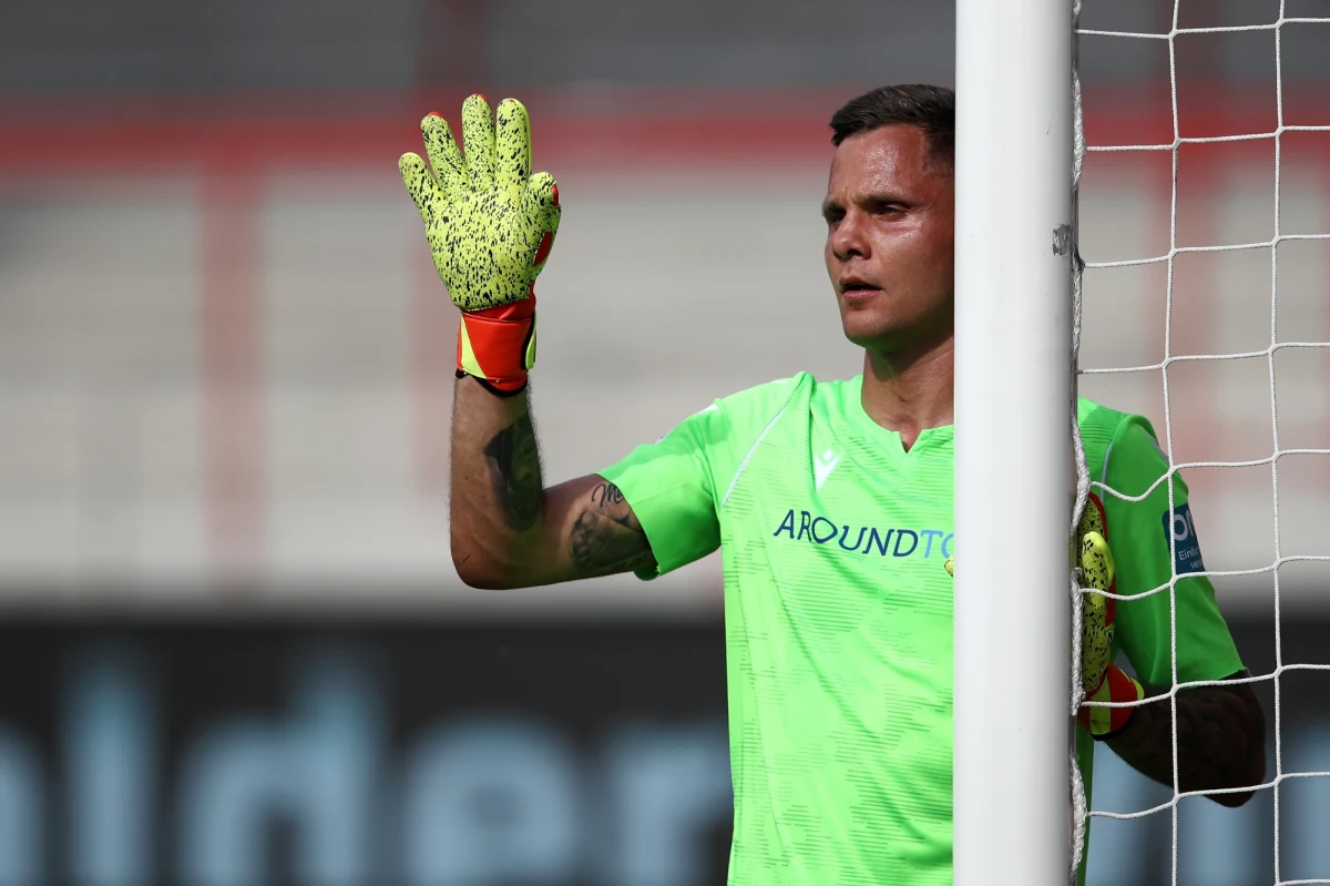 Bramkarz Rafał Gikiewicz, występujący ostatnio w Unionie Berlin, przeniósł się na zasadzie wolnego transferu do innego zespołu Bundesligi: FC Augsburg. Jak poinformował jego nowy klub, 32-letni piłkarz podpisał umowę obowiązującą do 30 czerwca 2022 roku.