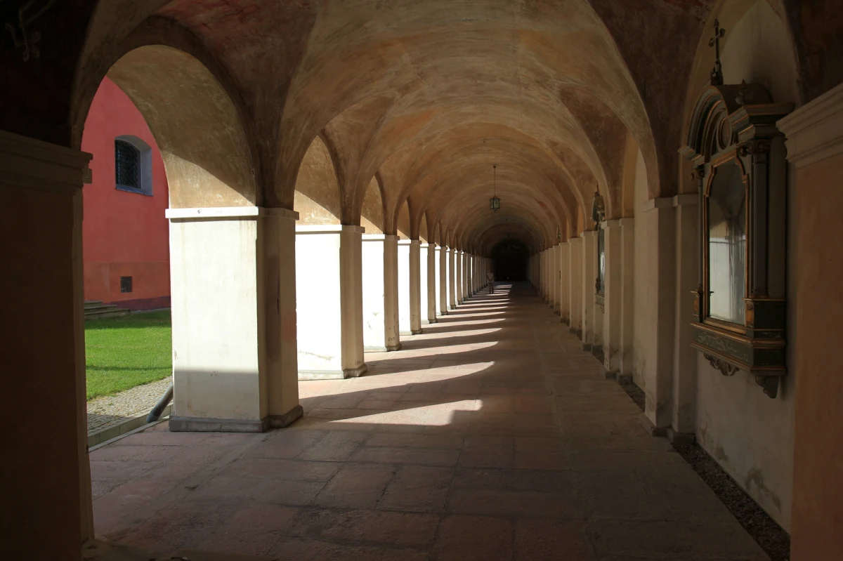 "W poniedziałek wieczorem zmarł w Warszawie o. Stanisław Opiela SJ - Przełożony Prowincji Wielkopolsko-Mazowieckiej Towarzystwa Jezusowego w latach 1985-1991 oraz pierwszy Przełożony Niezależnego Regionu Rosyjskiego w latach 1992-1998" - poinformowali 
jezuici na swojej stronie internetowej. 