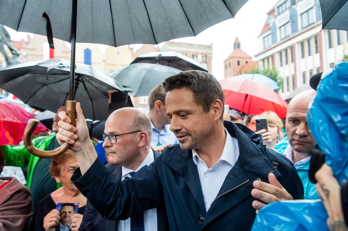 Rafał Trzaskowski, kandydat Koalicji Obywatelskiej na prezydenta, zaapelował do kandydatów opozycyjnych o rozmowę o programie. Szczególny apel skierował do Szymona Hołowni. Będę gotów uwzględnić w naszym programie wasze postulaty - zapewnił.