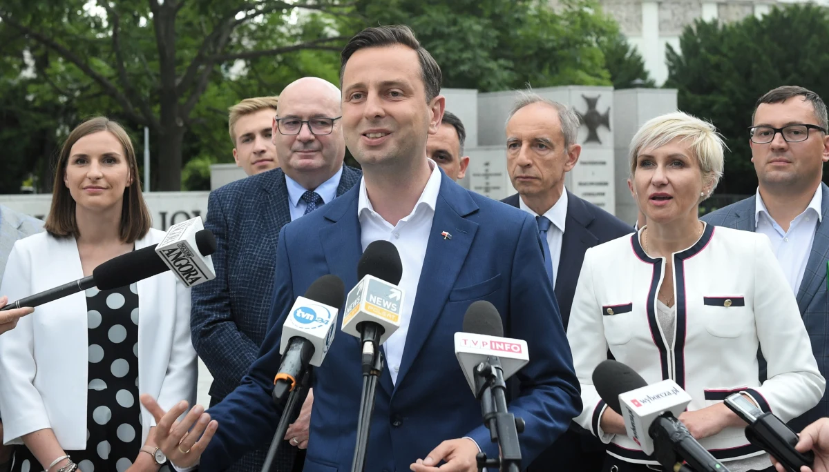 Stoimy po stronie demokratycznego państwa i wartości konstytucyjnych. Oczekujemy poważnej debaty pomiędzy kandydatami, którzy weszli do II tury wyborów prezydenckich. Wiemy, że moi wyborcy zachowają się przyzwoicie - oświadczył prezes PSL Władysław Kosiniak-Kamysz. 