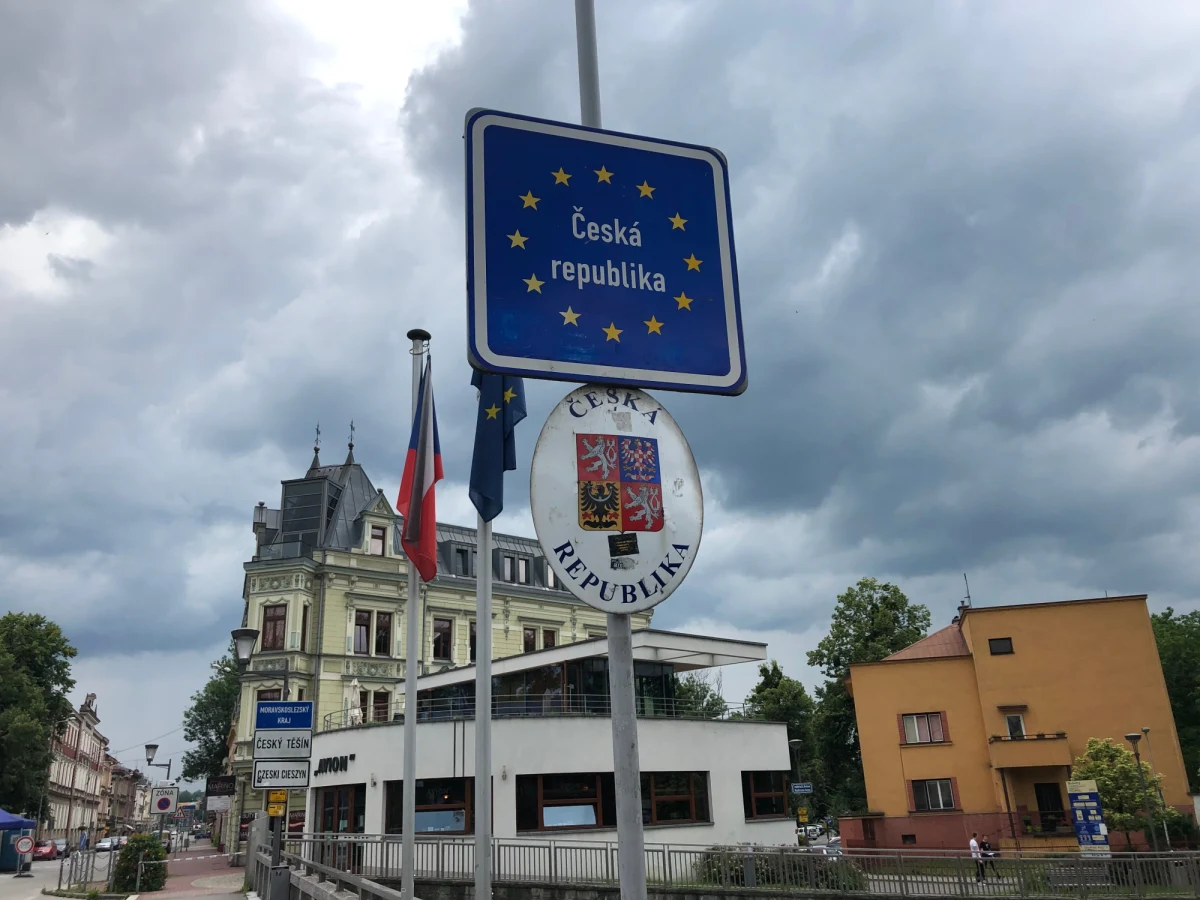 Od północy otwarta jest już polsko-czeska granica w województwie śląskim. Nie ma kontroli, można się swobodnie przemieszczać. Most Przyjaźni w Cieszynie znów łączy zamiast dzielić.